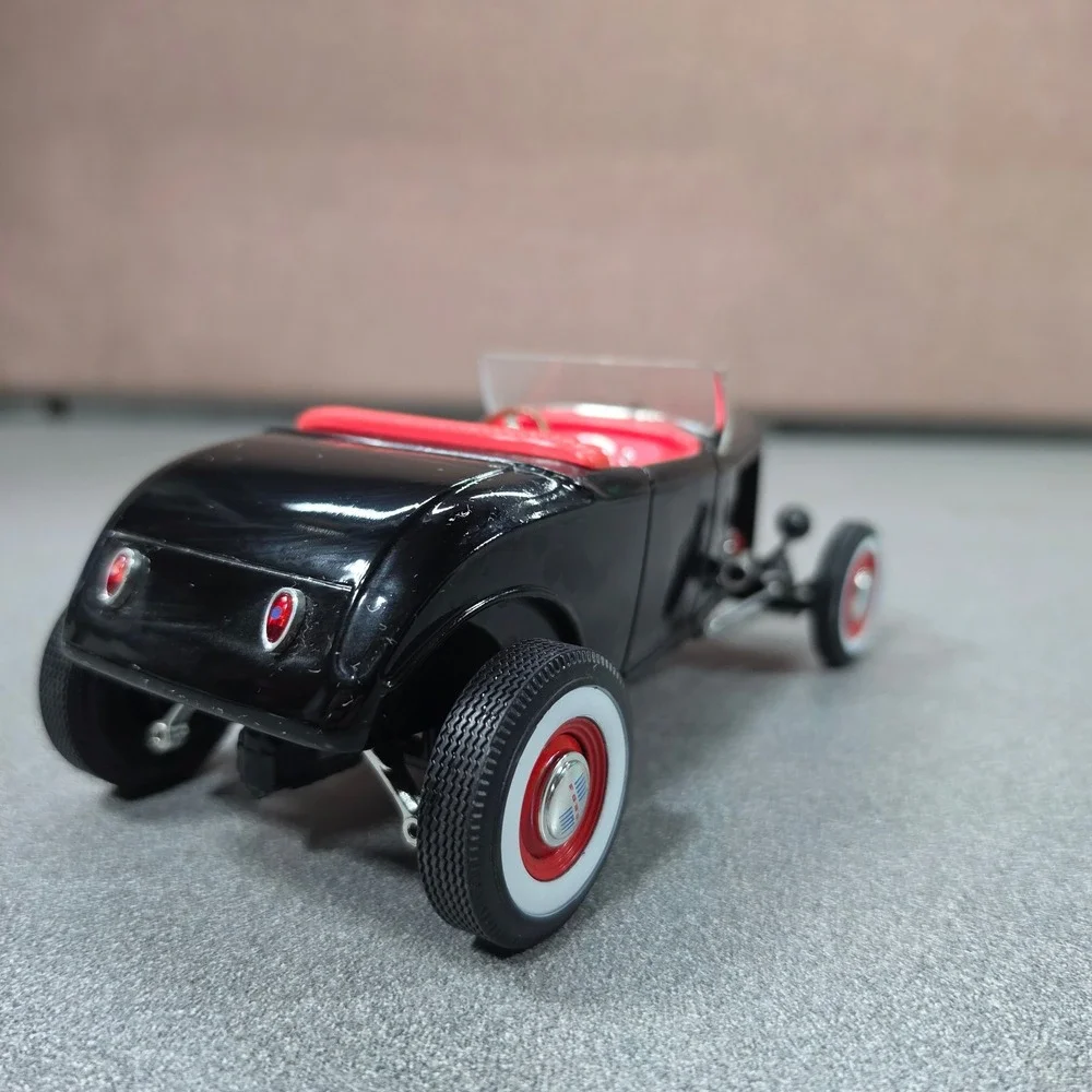 ERTL Ford 1932 Deuce Roadster Hot Rod 1/18 Black Excellent Custom V8 Diecast